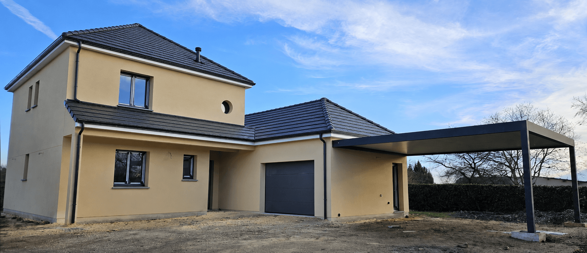 Maison à étage avec carport à Doudeville